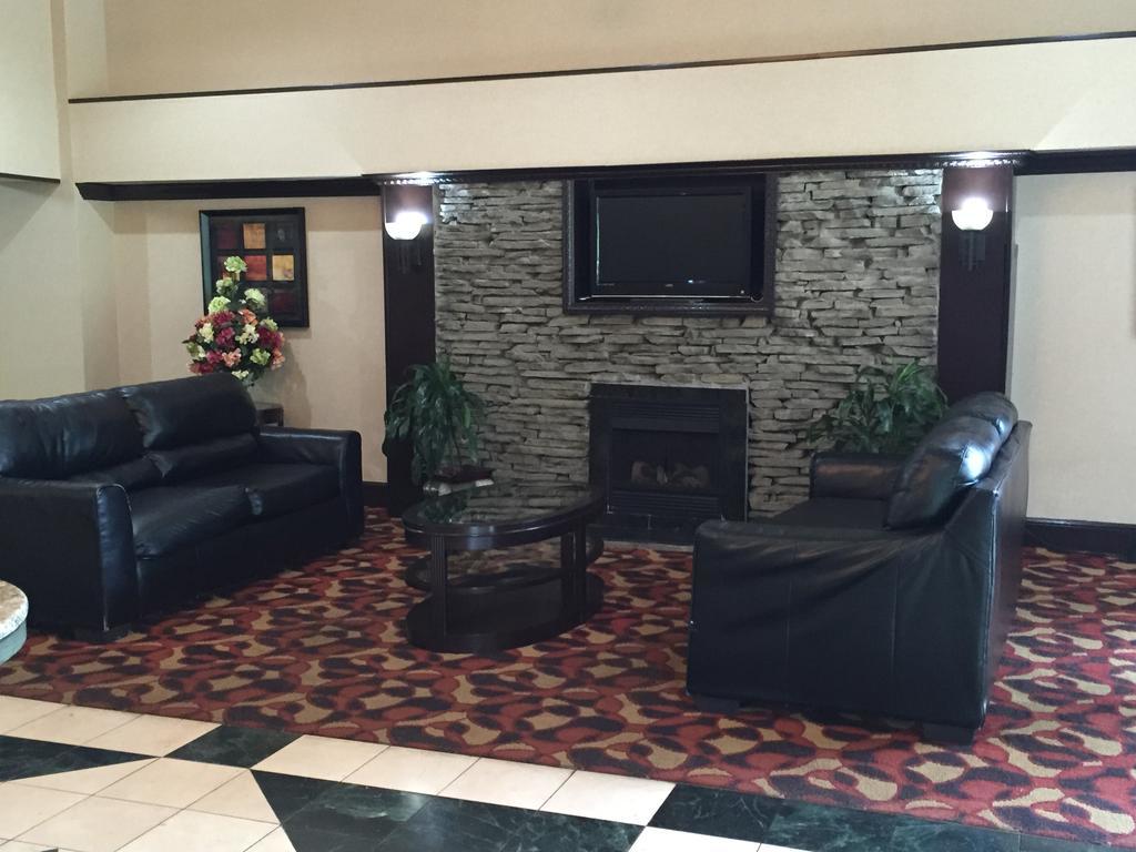 מלון Ramada By Wyndham Birmingham Airport מראה חיצוני תמונה