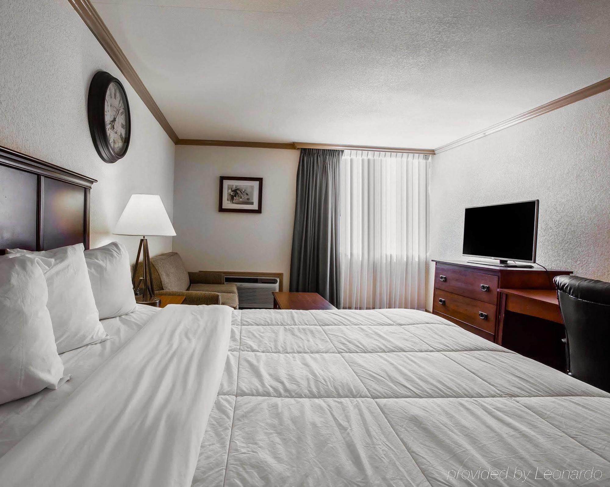 מלון Ramada By Wyndham Birmingham Airport מראה חיצוני תמונה