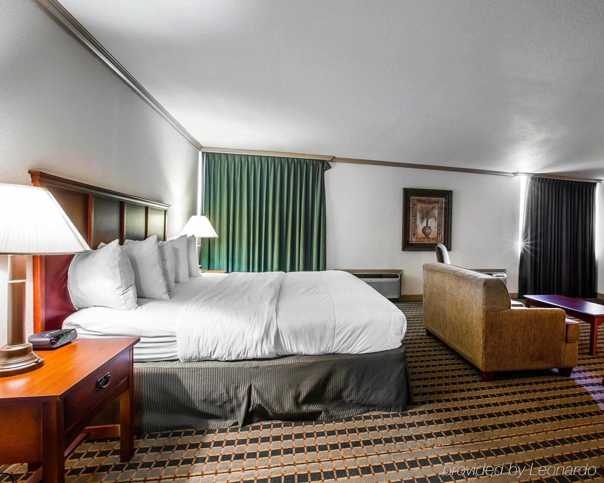 מלון Ramada By Wyndham Birmingham Airport מראה חיצוני תמונה