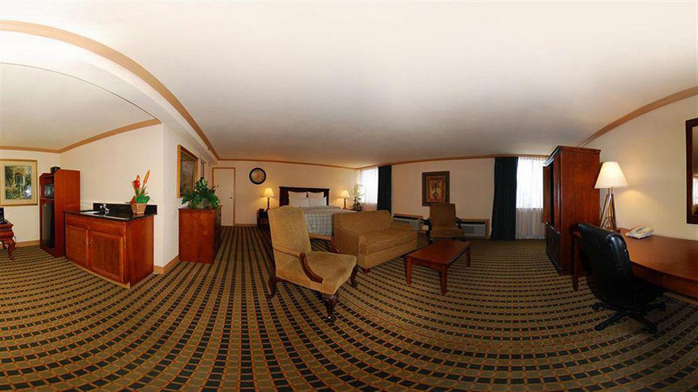 מלון Ramada By Wyndham Birmingham Airport מראה חיצוני תמונה