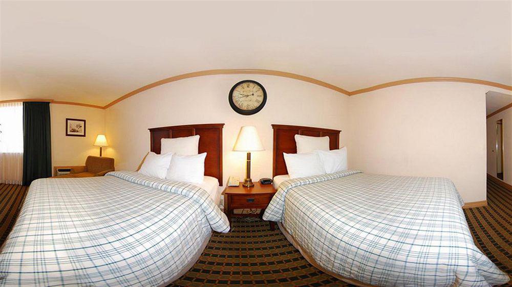 מלון Ramada By Wyndham Birmingham Airport מראה חיצוני תמונה